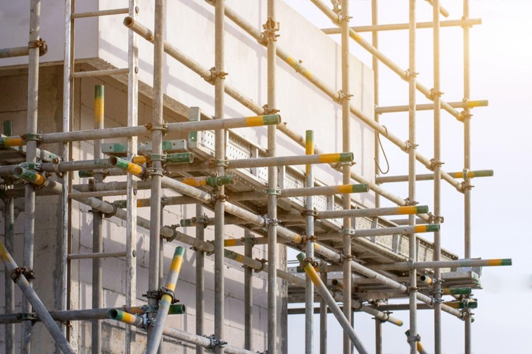 Temporary Edge Protection vs Full Scaffolding: Which Is Right for Your Site?
